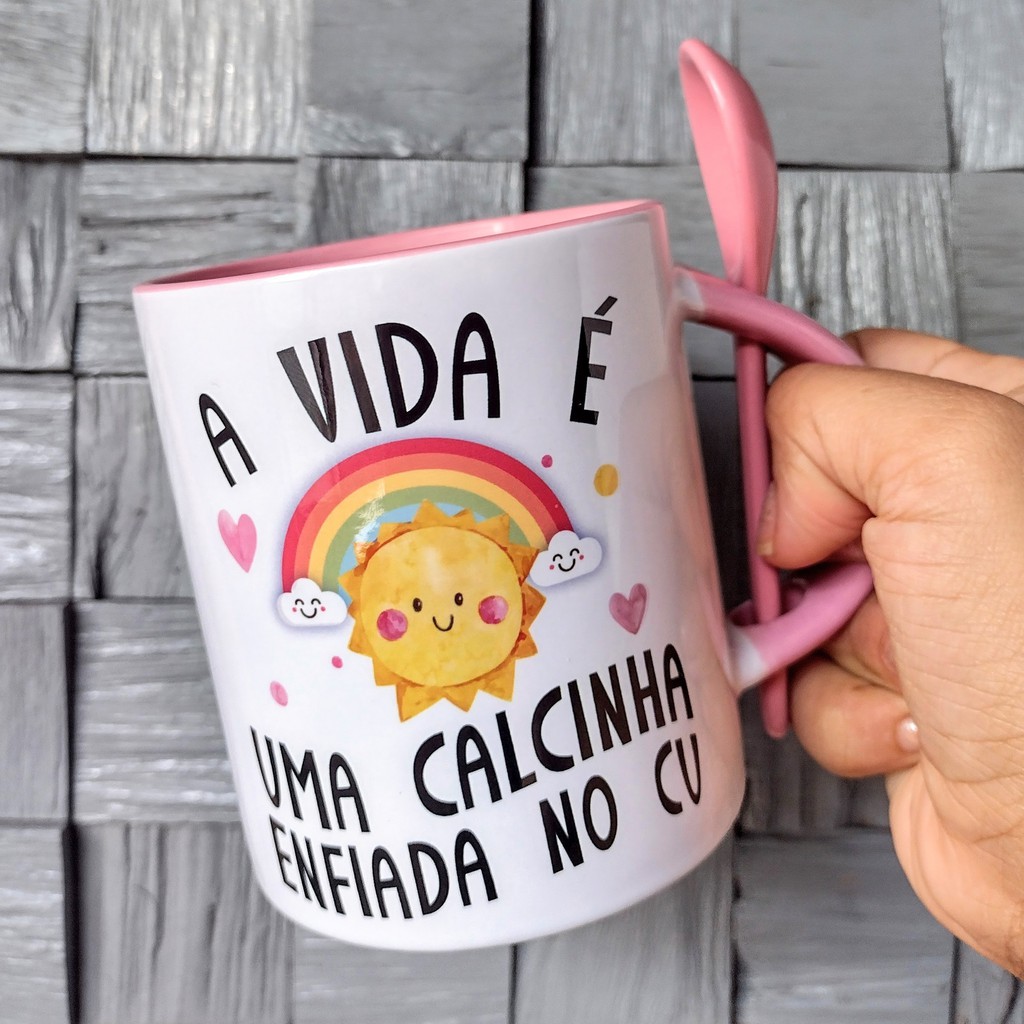 Caneca Frases Sinceronas A vida é uma calcinha enfiada no c | Shopee Brasil