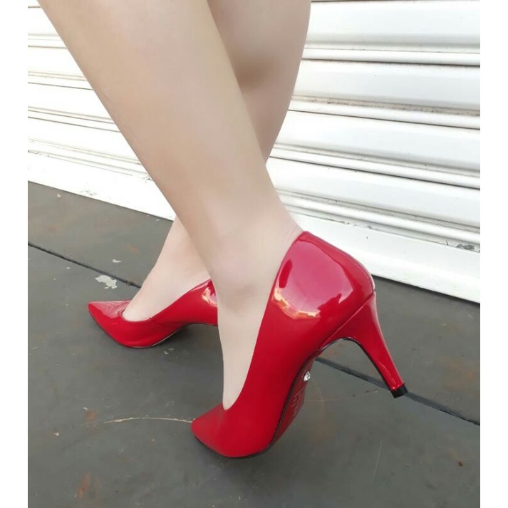 Scarpin vizzano vermelho salto hot sale baixo