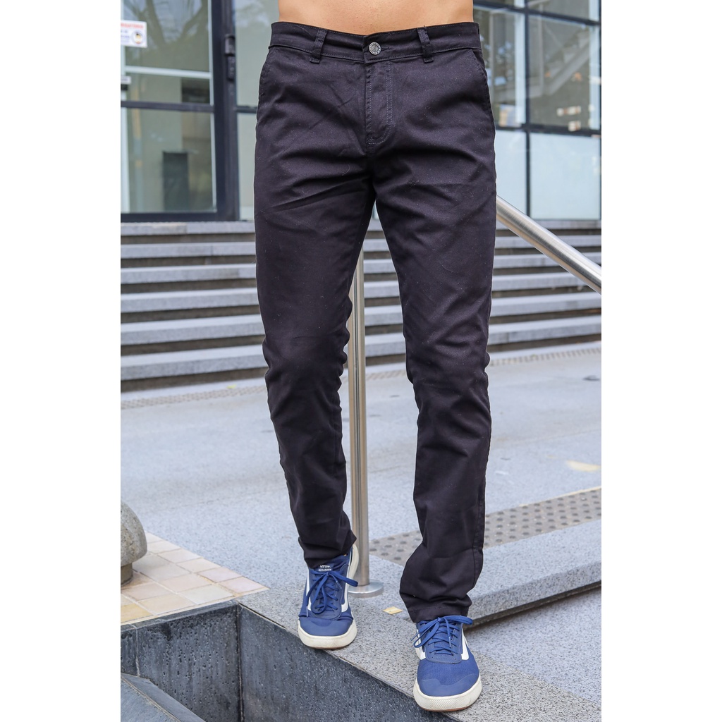 Calça em sarja preta hot sale masculina