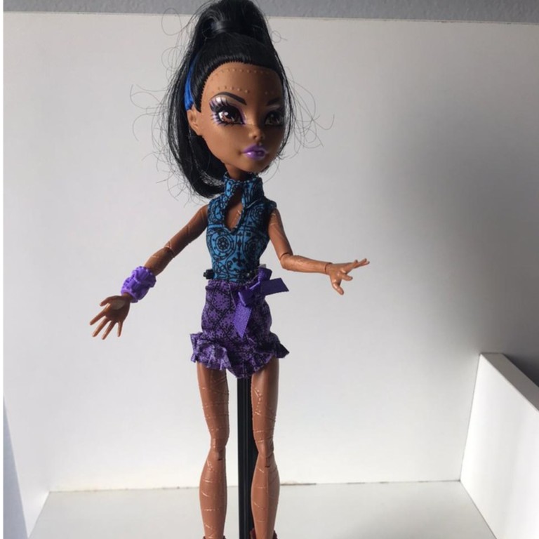 Boneca Monster High Robecca Aula de Arte - Mattel - A sua Loja de  Brinquedos, 10% Off no Boleto ou PIX