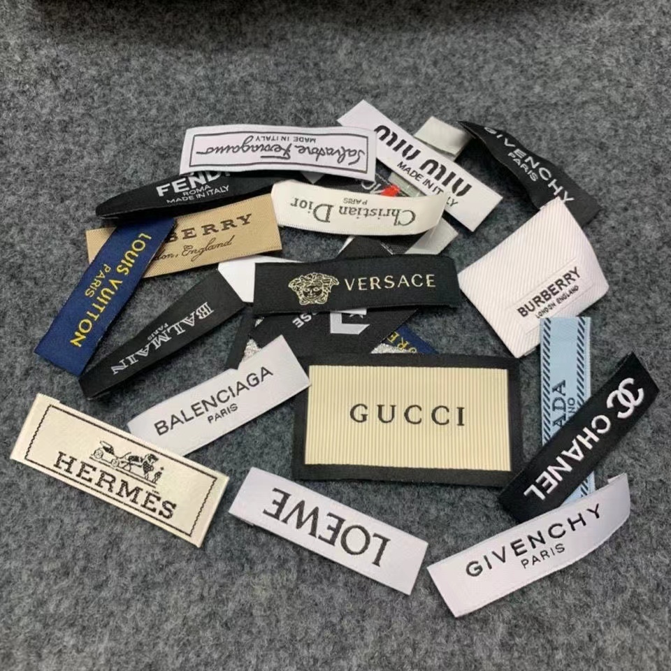 burberry etiqueta gucci