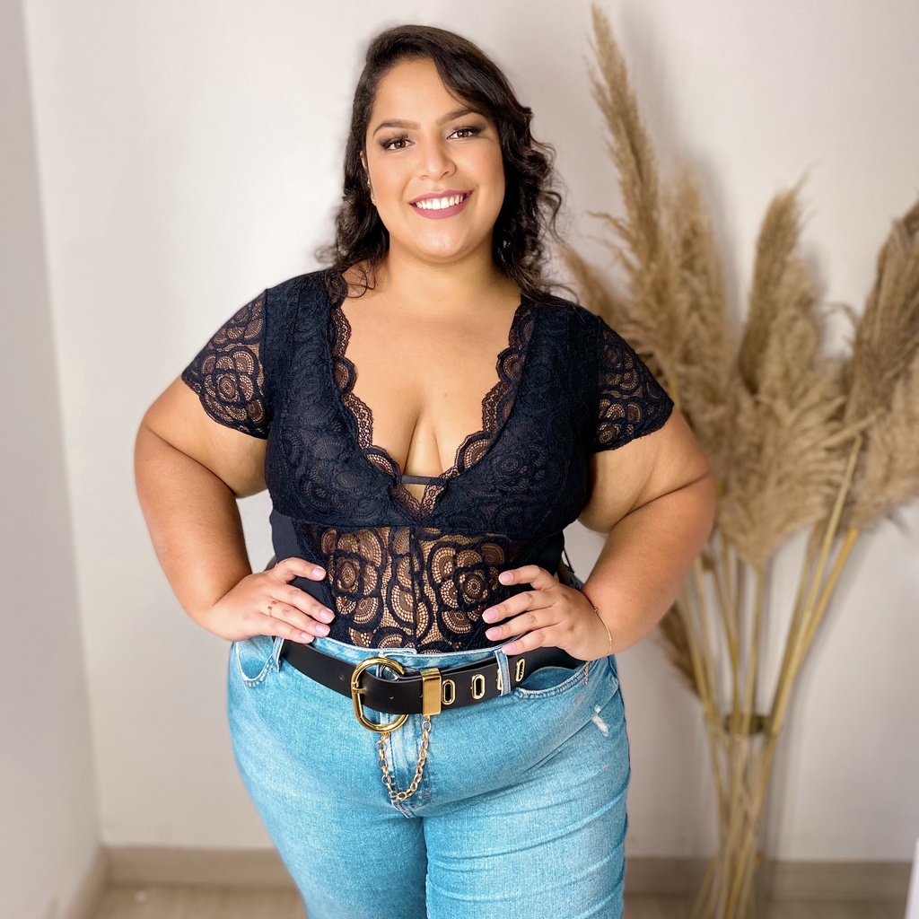 Body de renda, plus size, com decote transparente em tule e mangas