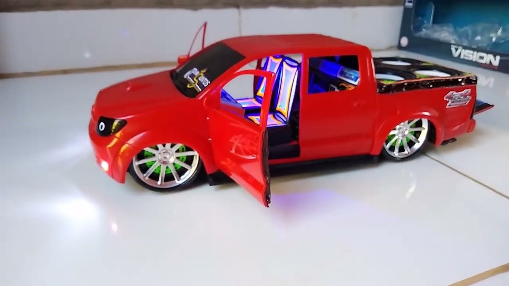Carro brinquedo com mini paredao