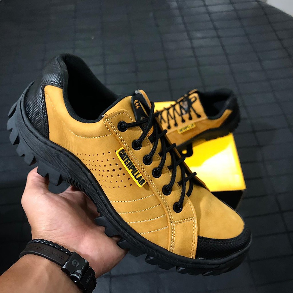 Bota Masculina Caterpillar em Couro Legítimo 2160 com Biqueira Costurada  Promoção