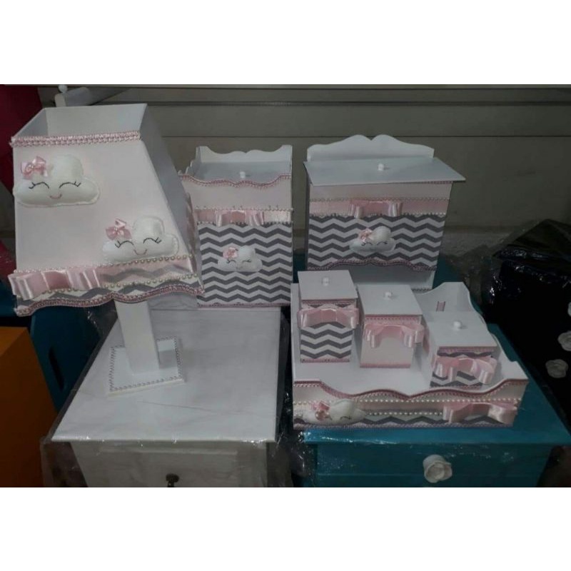 Kit Higiene Bebè Chuva de Amor Chevron Rosa 7 peças + 3 Bri  Kit higiene  bebe mdf, Kit de higiene bebe, Caixas artesanais