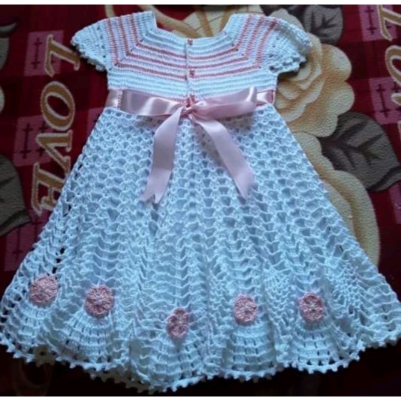 Vestido Cléa5 azul e branco de crochê para princesinha de 1 a 2 anos parte  2. 