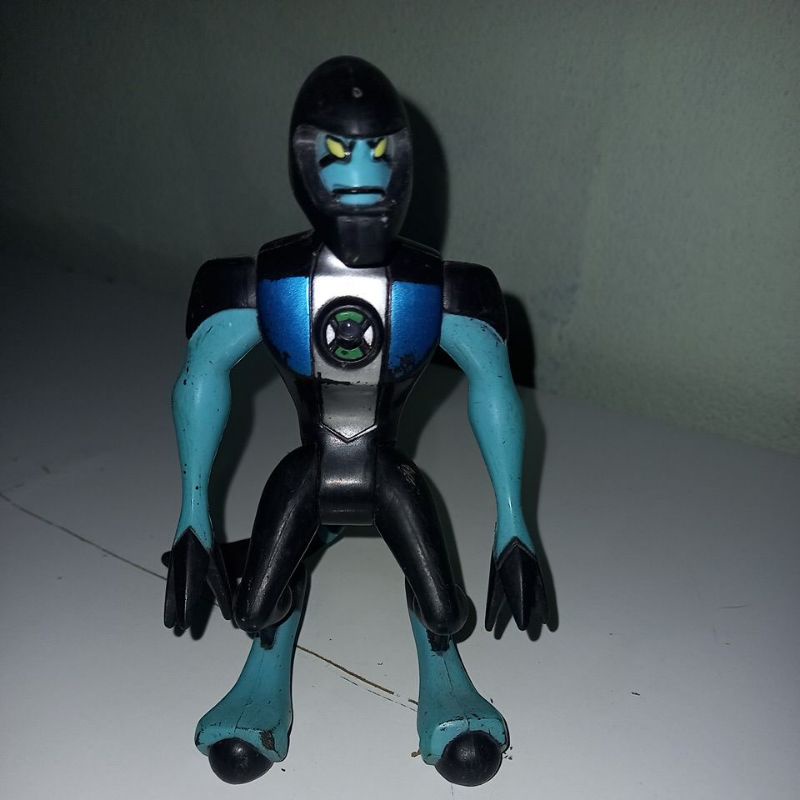 RARO Boneco Ben 10 Friagem Supremo + Holograma / Importado Original Bandai