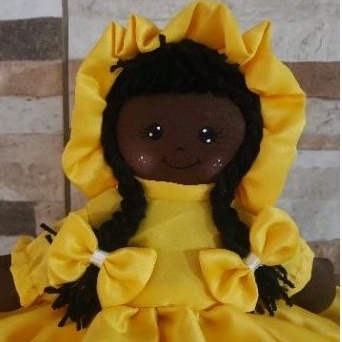 Boneca De Pano Negra Vestido Amarelo