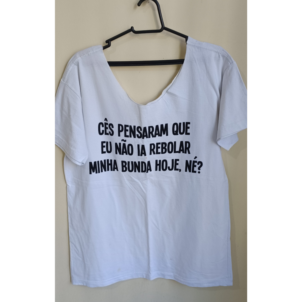 Camiseta Cês pensaram que eu não ia rebolar minha bunda hoje, né? - G |  Shopee Brasil