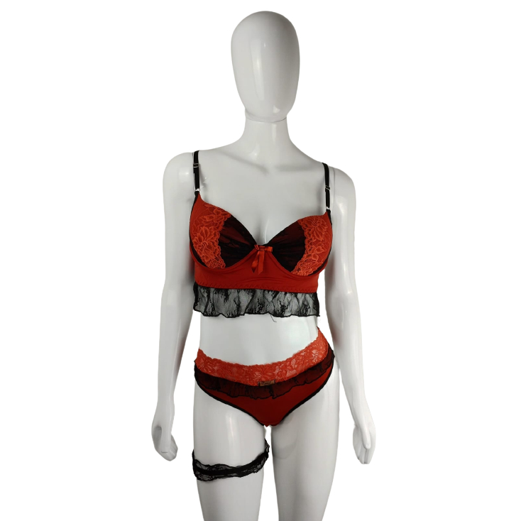 Conjunto de Lingerie de Renda Love - Calcinha de Renda e Top Sem