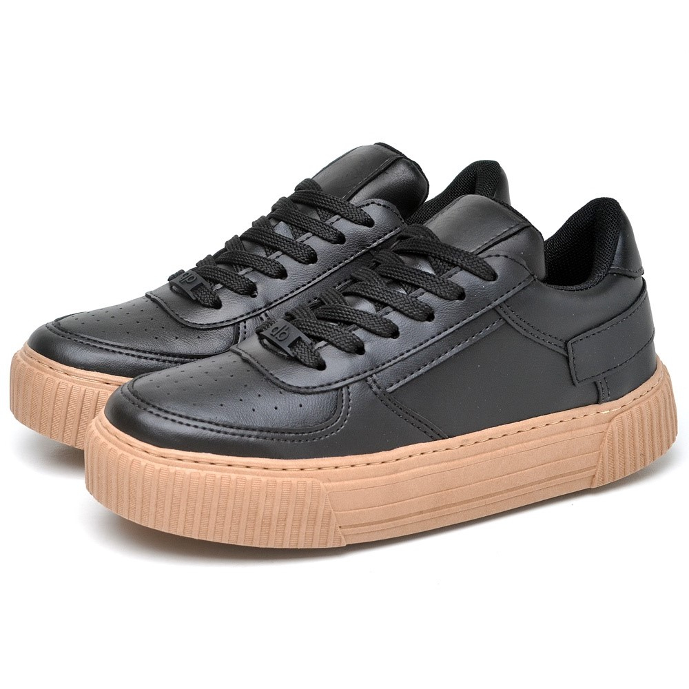 Tenis preto store com sola marrom