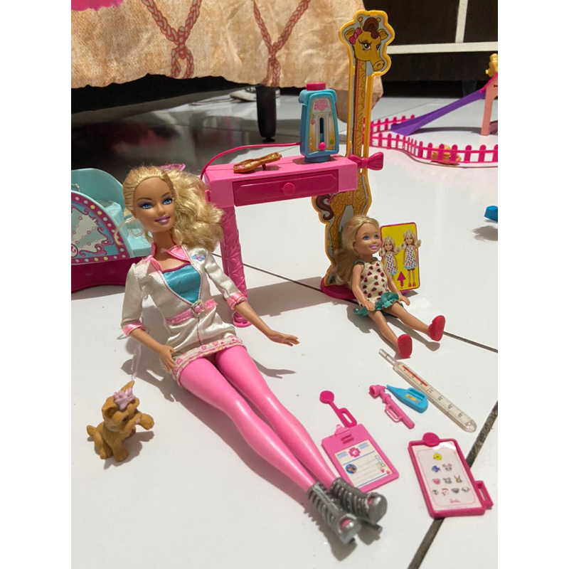 Barbie pediatra on sale