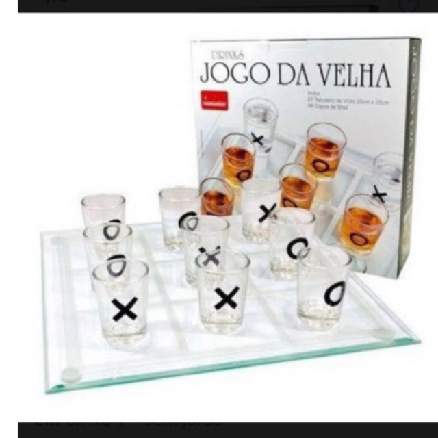 Jogo da velha com copos de drink, para uma deliciosa brincadeira