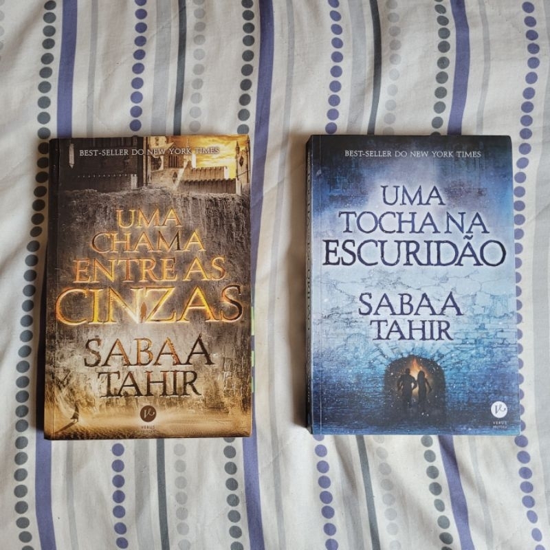 Livro Sabaa Tahir Fantasia Uma chama entre as cinzas Uma tocha na