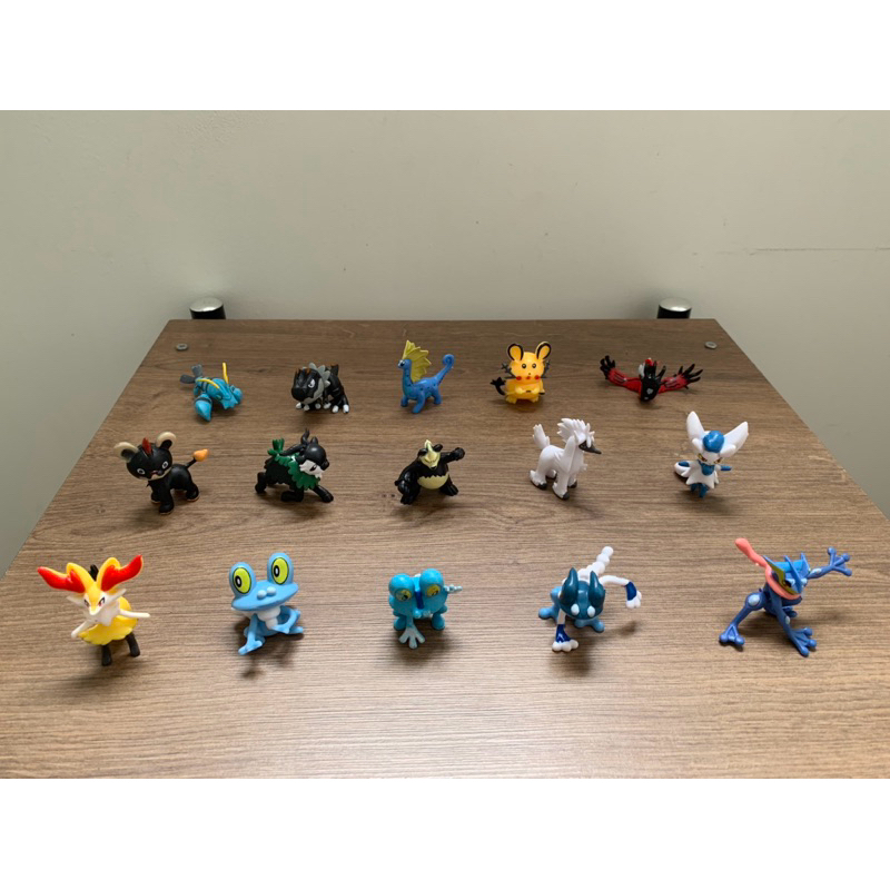 Pokemon Pokedex Kalos - Tomy : : Brinquedos e Jogos