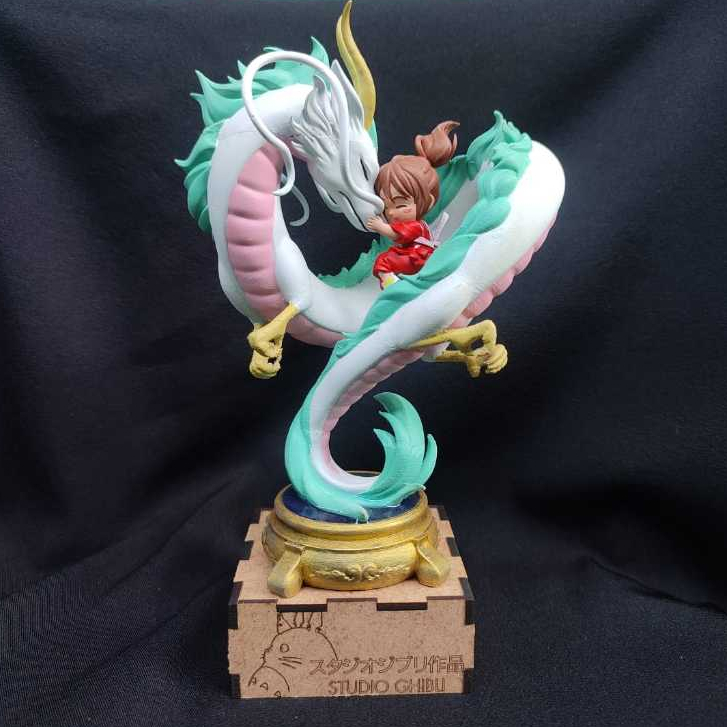 Escultura Chihiro e Haku As viagens de Chihiro Studios Ghibli