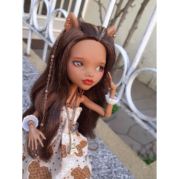 Boneca Clawdeen Wolf customizada