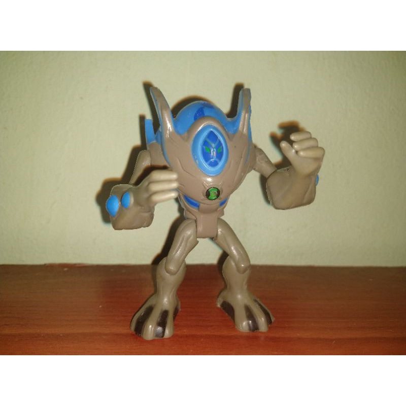 RARO Boneco Ben 10 Friagem Supremo + Holograma / Importado Original Bandai