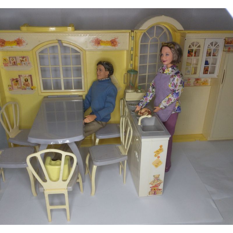 Barbie Happy Family Grandma's Kitchen Doll Gift Set 2003 Mattel