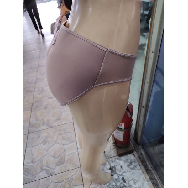 Calça com enchimento no 2024 bolso