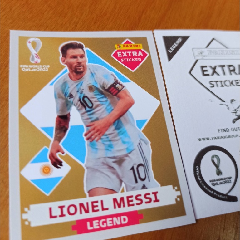 Figurinha do álbum da copa 2022 rara messi legend prata em João