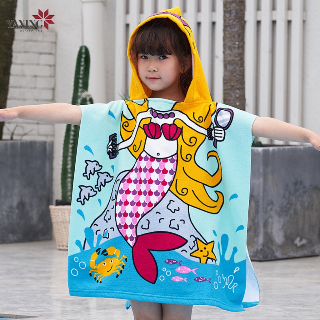 Franco Barbie Kids Poncho toalha com capuz de  praia/piscina/banho/acampamento 61 cm x 55,88 cm, saída de algodão  absorvente, (produto 100% oficial licenciado pela Barbie), grande :  : Brinquedos e Jogos